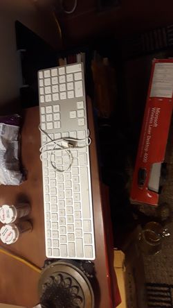 Original Apple keyboard USB plug-in type