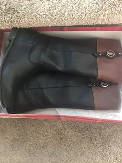 Brand new Tommy Hilfiger girls size 5 boots