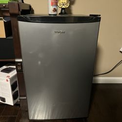 Mini Fridge Whirlpool 