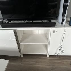 White TV Stand / Media Console GRATIS 