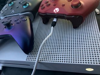 XBOX ONE S WITH 3 CONTROLLERS
