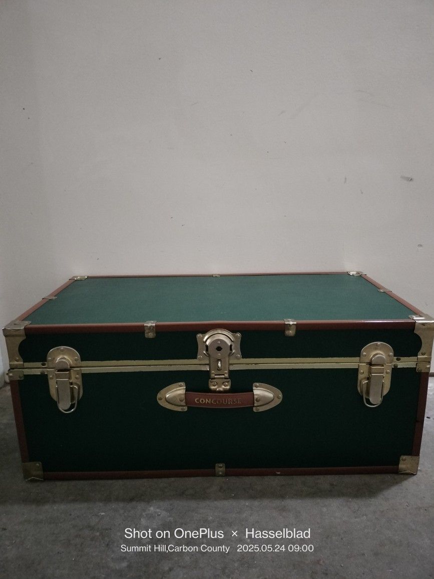 Cedar chest like new condition never used