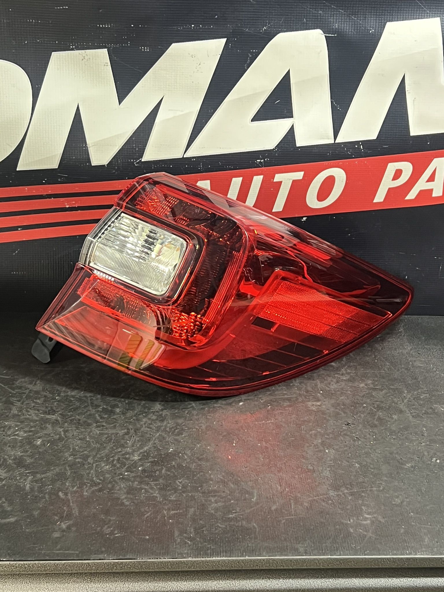 2015-2019 Subaru outback Legacy tail light