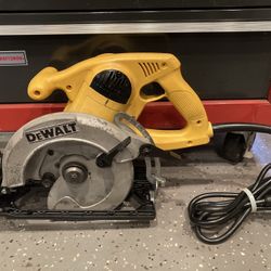 Saw DeWalt Circular Worm Drive
