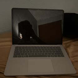 [32GB RAM, 1TB STORAGE] Microsoft Surface Laptop Pro 