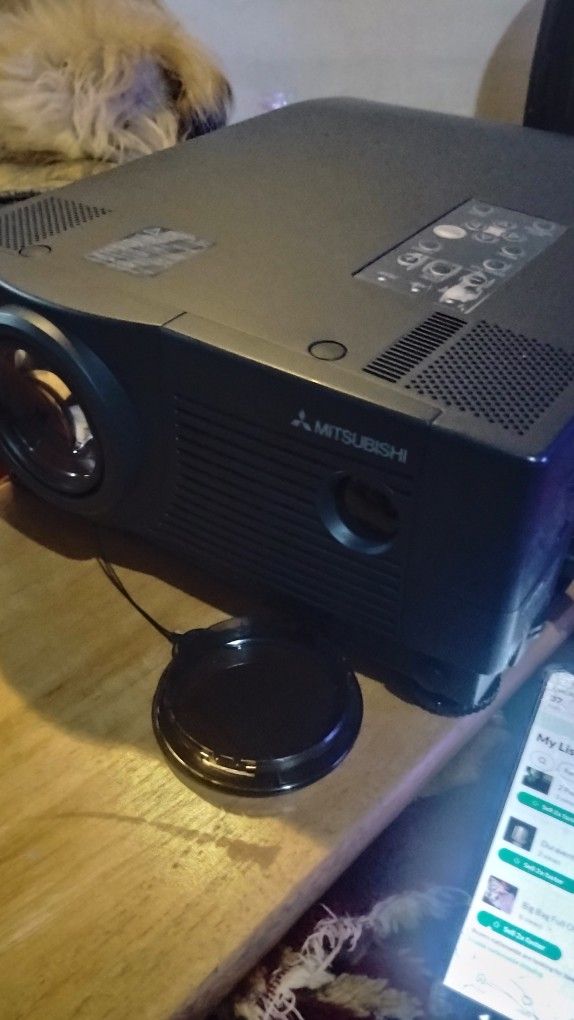 Mitsubishi Portable LCD Projector Model LVP-X300U Great All Around Projector