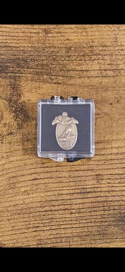 Disney 20 Years of Service Cast Member Pin Award Pin Mickey Mouse