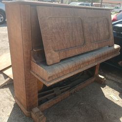 Up Right Pianos Free