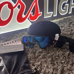 Oakley Sutro 