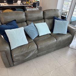 Gray Leather Power‑Reclining Sofa w/ Drop‑Down Tray & Cup Holders – Excellent Condition