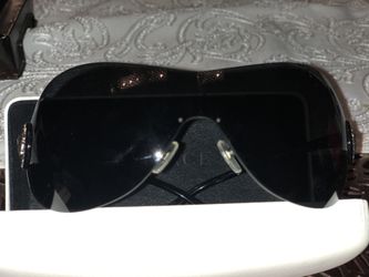 Authentic Versace Unisex Oversize Sunglasses Brand : Versace Condition : Excellent , No Damage, No Scratches, Original Case, Comes with Internation