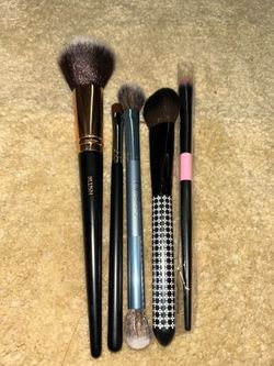 Assorted makeup brushes
