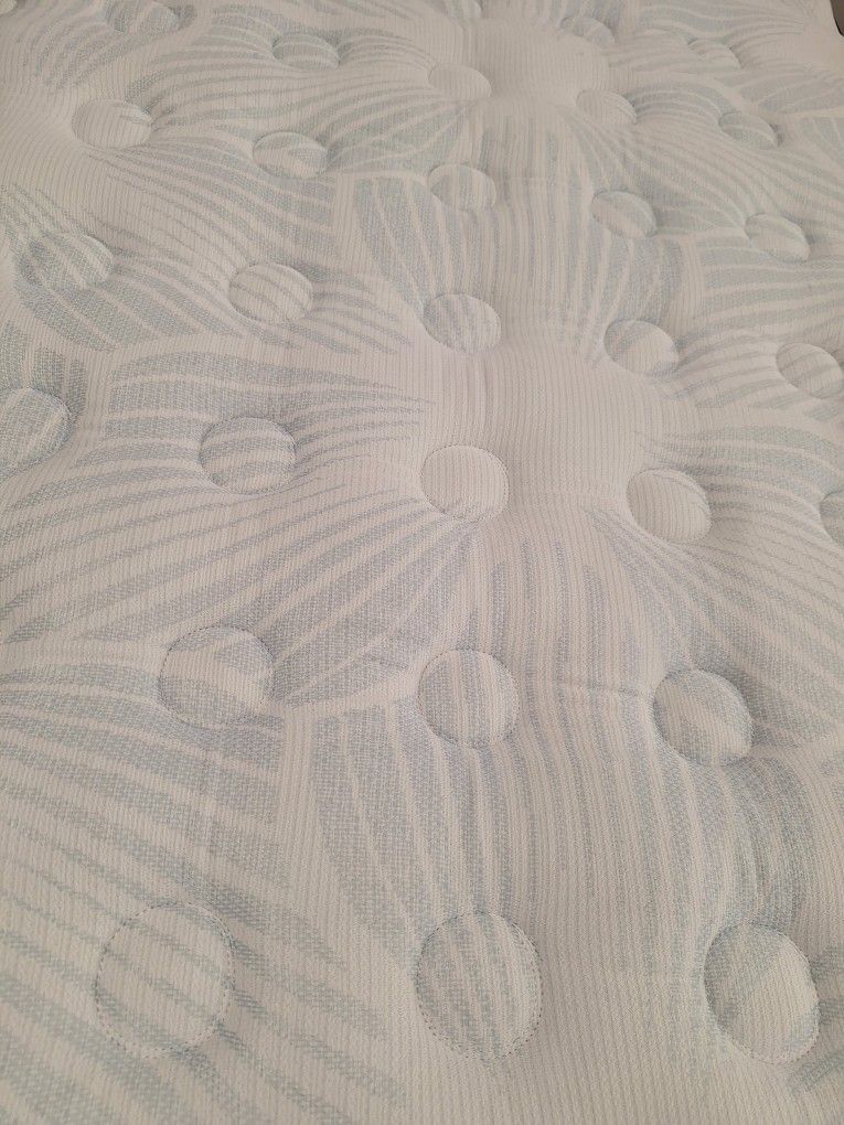 Queen Serta Mattress Brand NEW