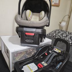 Reduced!!!!GRACO SNUGLOCK INFANT TO TODDLER CARSEAT PLUS EXTRA BASE
