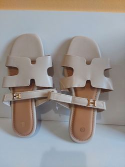Cream Flat Sandals with Gold H Buckle