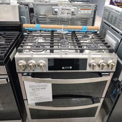 $2499(MSRP$3799) GE Gas Range With Double Oven And In Oven Broiler