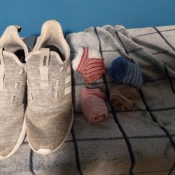 Women's Adidas Size 10 , 4 Pairs Socks 