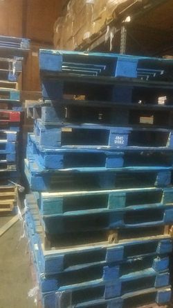 Blue pallets(have 40pallets)