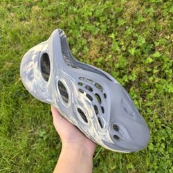 Yeezy Foam Rnnr MXT Moon Gray