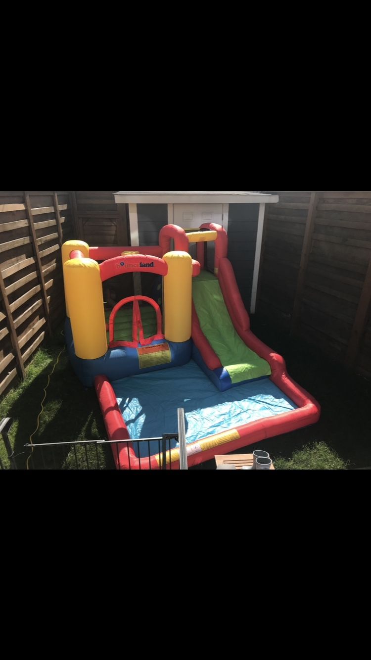 Bounce House (w/ Optional Water Features)