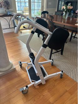 Sit to stand assist lift