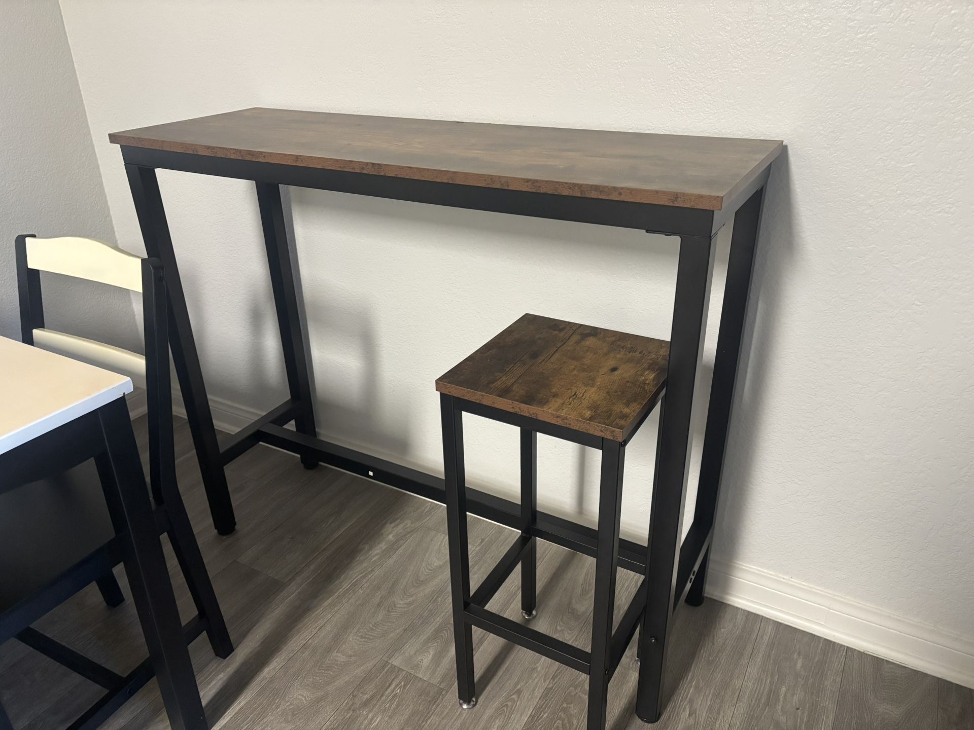 Bar Table/ Bar Stool