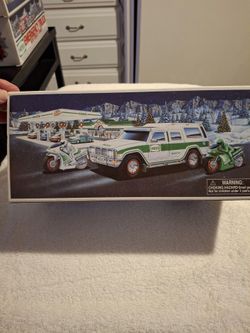Hess sports utility vehicle with motorcycles