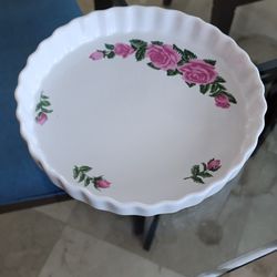 Beautiful New Never Used Torte/Quiche/Dessert Dish.  Microwave/Oven/ DishwasherSafe (Thailand)

Also use as a serving tray or a beautiful decor piece.