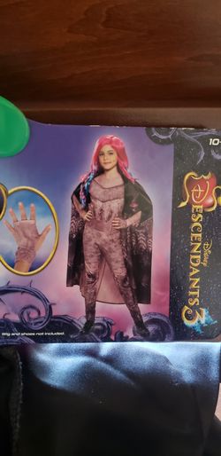 Audrey Descendants 3 costume includes wig and crown