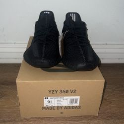 Yeezy 350 V2 Onyx Size 9.5m