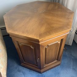 One central coffee table with two matching lamp tables featuring doors. In excellent condition