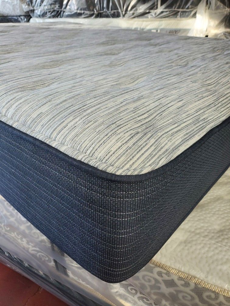 QUEEN SIZES MATTRESS BEAUTYREST Home & Garden