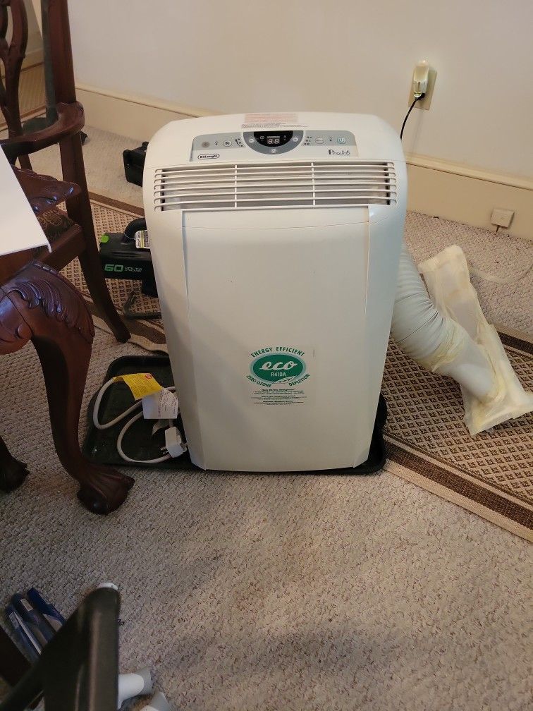 Delonghi Pinguino PAC CN120E 12000 BTU Portable Air Conditioner