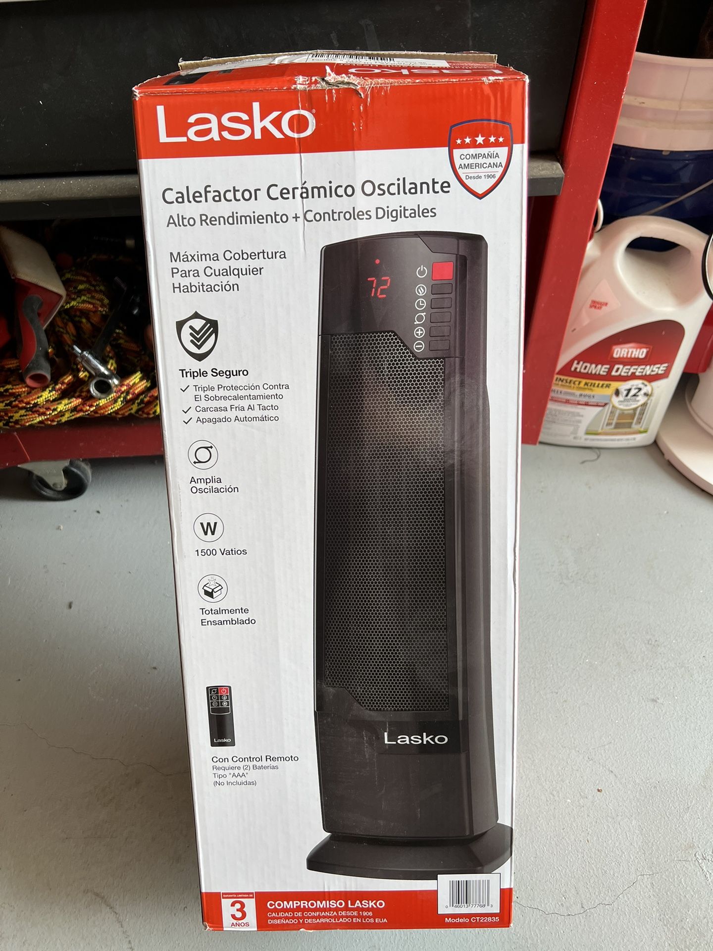 Lasko 1500W Oscillating Ceremic Tower Heater w/remote CT22835