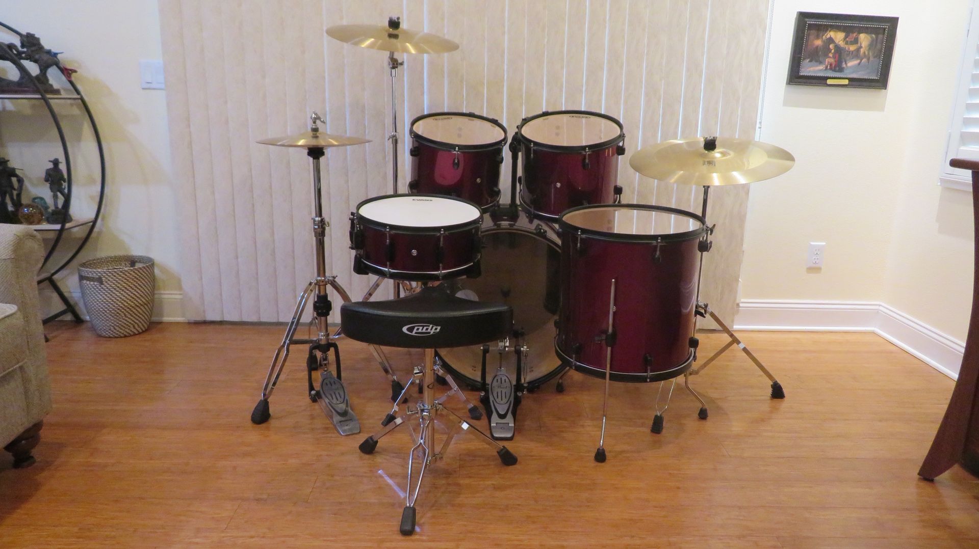 Pearl Drum Set Complete With Cymbals & Hardware. Great Condition!!!