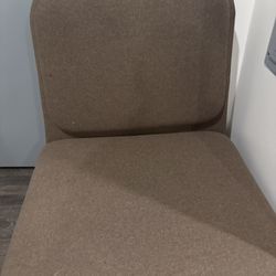 🪑 Title: Set of 2 Brown Lounge Chairs – Soft, Comfy & Great Condition