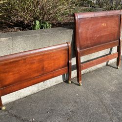 Twin Sleigh Bed
