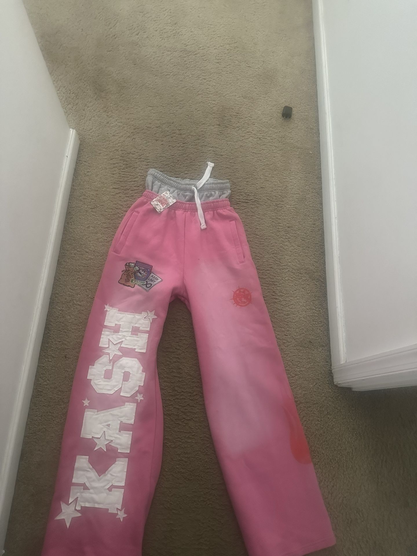 https://offerup.com/redirect/?o=MmZhY2VvbmxpbmUubmV0 “Kash” Sweatpants