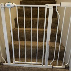 Regalo Extra Wide Walk-Through Baby/Pet Safety Gate (29”–38.5”) – White