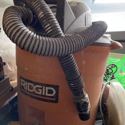 Ridgid Vaccuum Cleaner (READ DESCRIPTION)