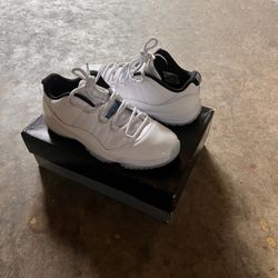 size 10 jordan 11 legend blue