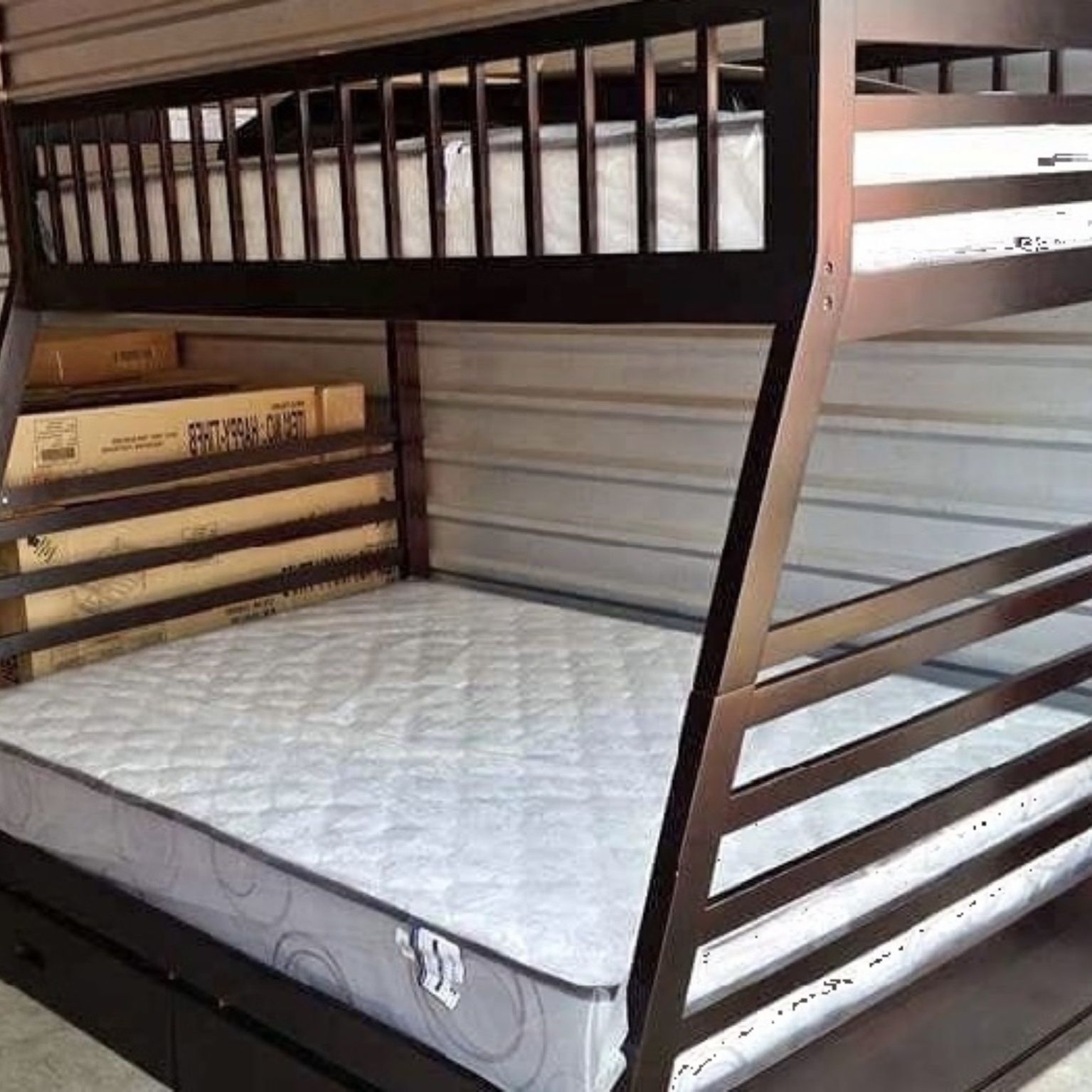 Bunk Bed / Literas Disponibles