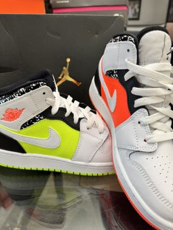 Nike - Air Jordan 1 MID (GS) Big Kids Shoes Size 5Y