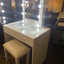 Special Price 💥White Makeup Vanity w/Lights and USB and Stool