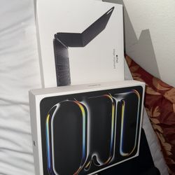 iPad Pro 256GB M4 13inch Cellular With Magic Keyboard