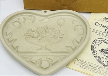 Pampered Chef 1999 Come to the Table Heart Cookie Mold Décor Stoneware