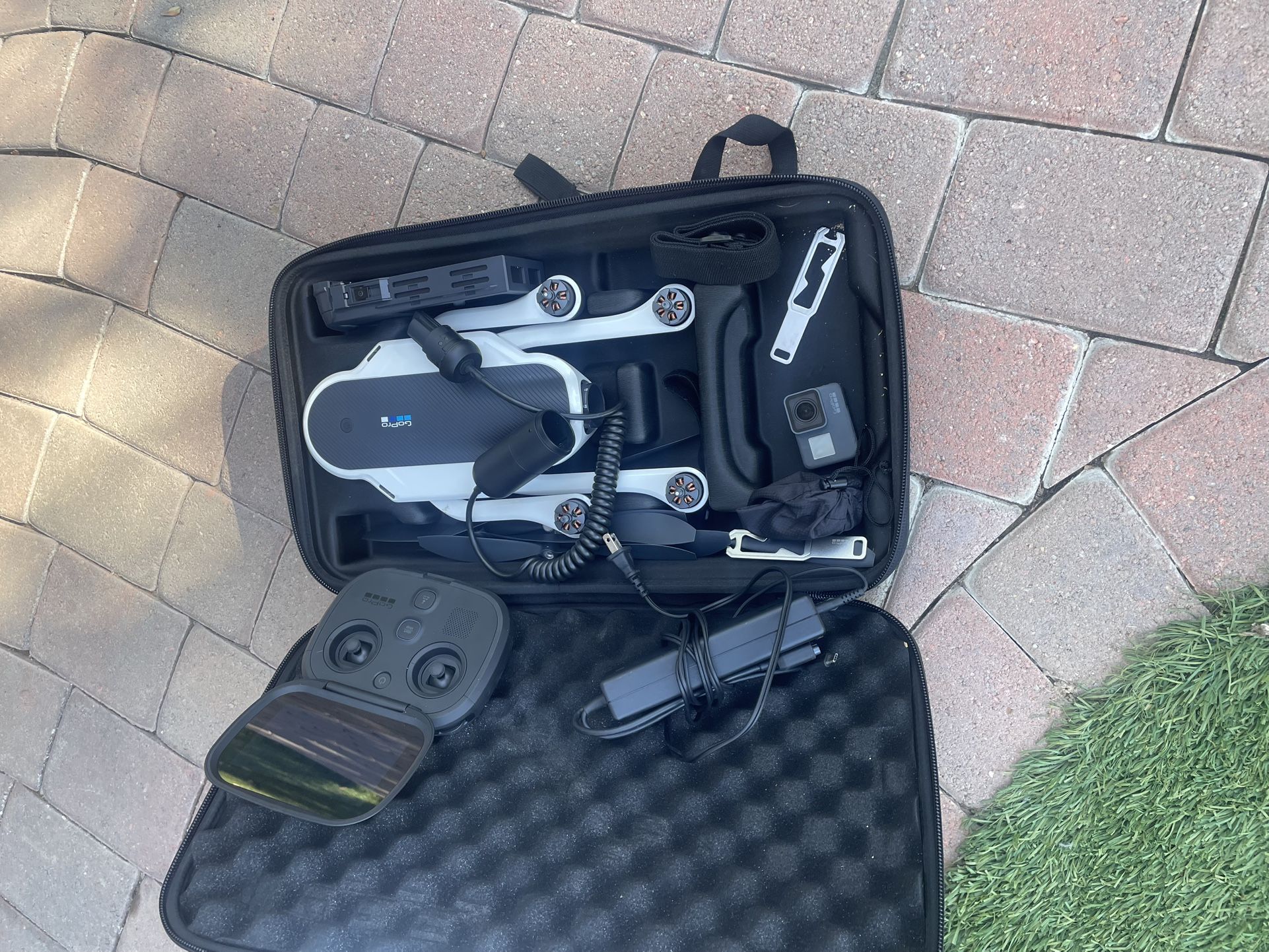 GoPro Karma Drone Kit – NO Gimbal – For Parts or Repair