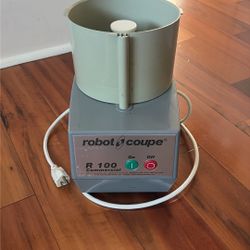 Robot Coupe R 100 COMMERCIAL Food Processor Works Well But Needs Lid