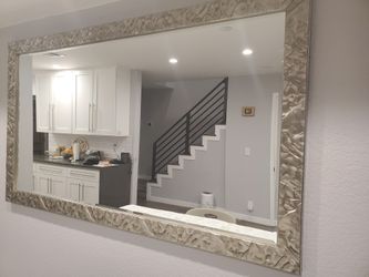 Beautiful stainless steel hammered border mirror