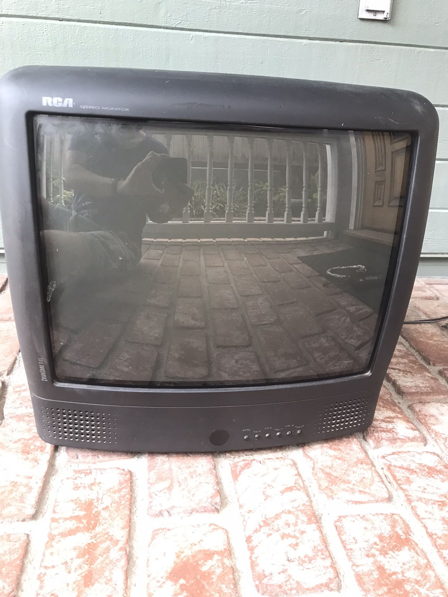 RCA ColorTrak 19” CRT TV | AV Composite Inputs